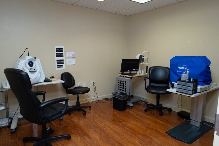 More Photos Of 195 Thomas Johnson Dr, Frederick Medical For Sale