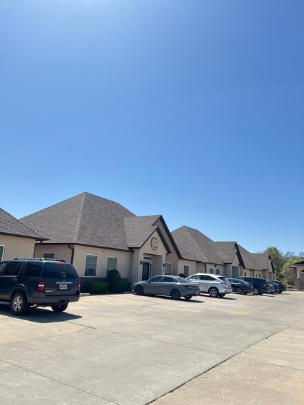 Primary Photo Of MacArthur Blvd, Oklahoma City Office For Lease