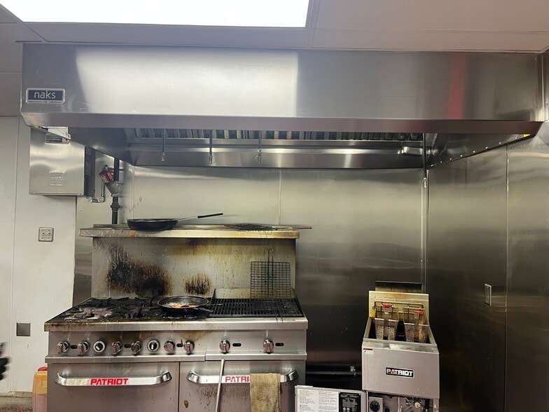 More Photos Of 155 N 5th St, Columbus Restaurant For Lease