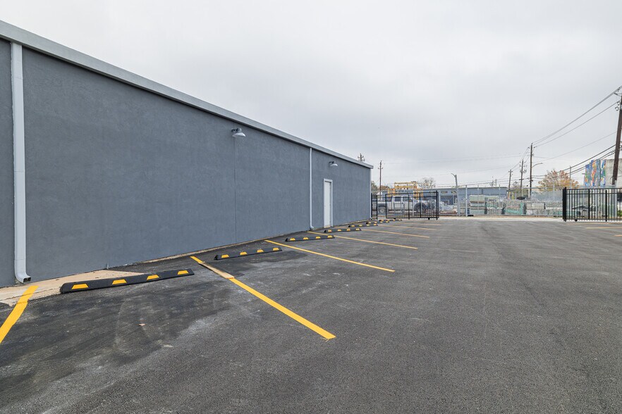 More Photos Of 104 N Shaver St, Pasadena Industrial For Lease