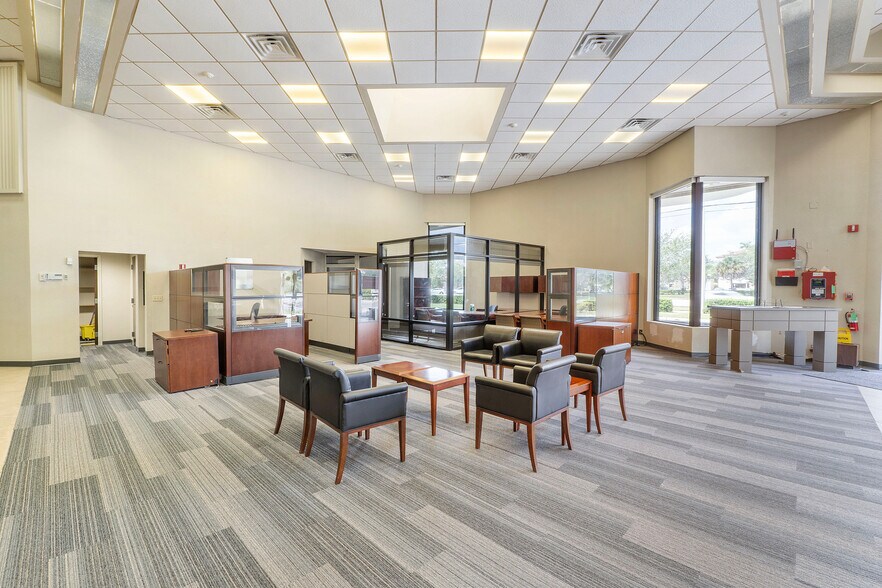 More Photos Of 7118-7186 N University Dr, Tamarac Unknown For Lease