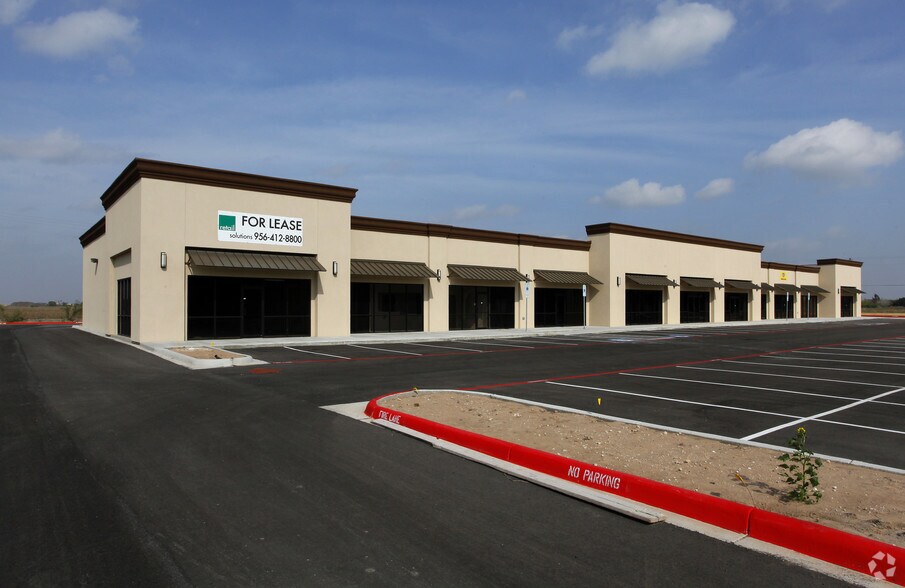 More Photos Of 7013 E Expressway 83, Mercedes Storefront For Lease