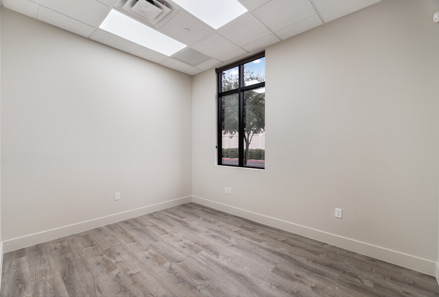 More Photos Of 725 W Elliot Rd, Gilbert Office For Sale