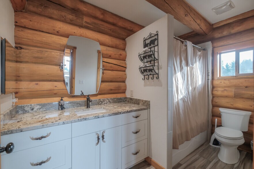 More Photos Of 6331 Lake Pointe Wy, Sweet Home Lodge Meeting Hall For Sale