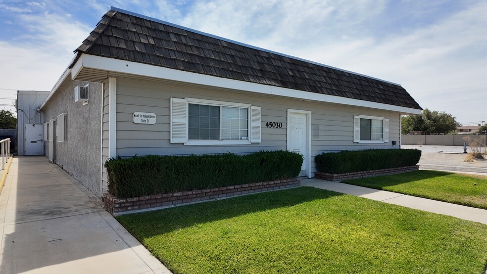 More Photos Of 45030 Trevor Ave, Lancaster Service For Sale