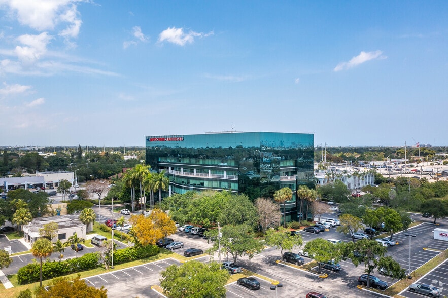 More Photos Of 6100 Hollywood Blvd, Hollywood Office For Sale