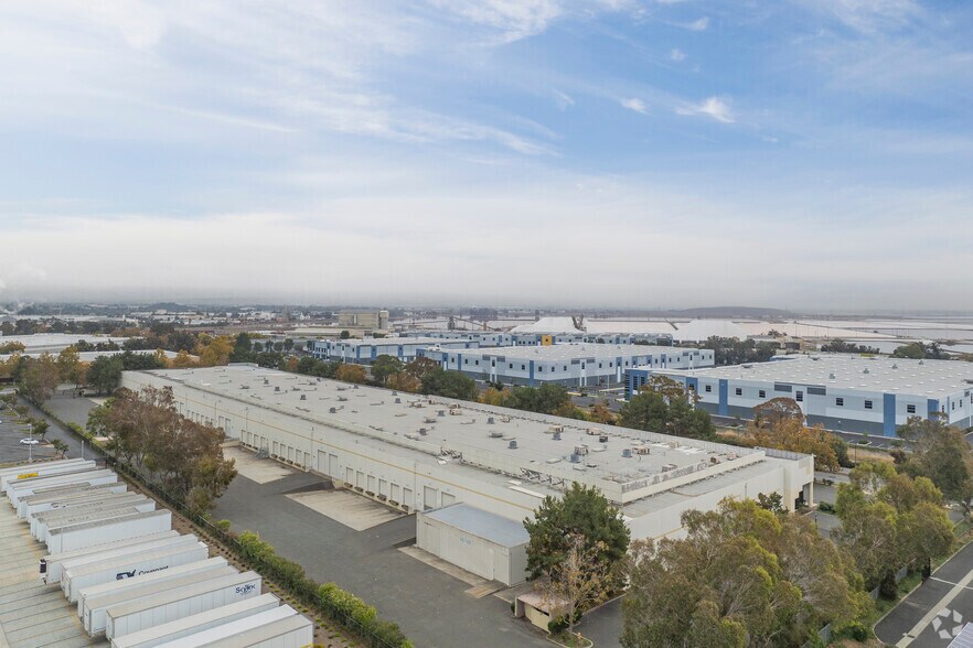 More Photos Of 7411 Central Ave, Newark Manufacturing For Lease