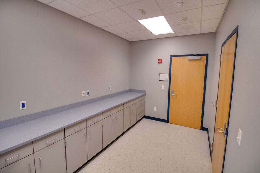 More Photos Of 18400 Shipman Rd, Carlinville Schools For Sale