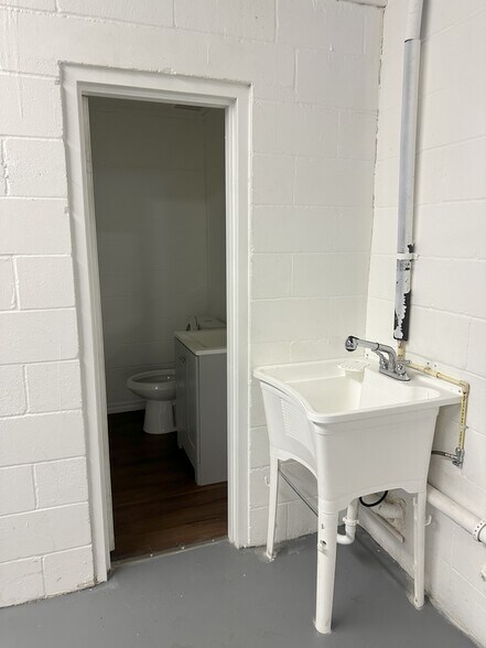 More Photos Of 3214-3218 Lenox Ave, Jacksonville Service For Lease