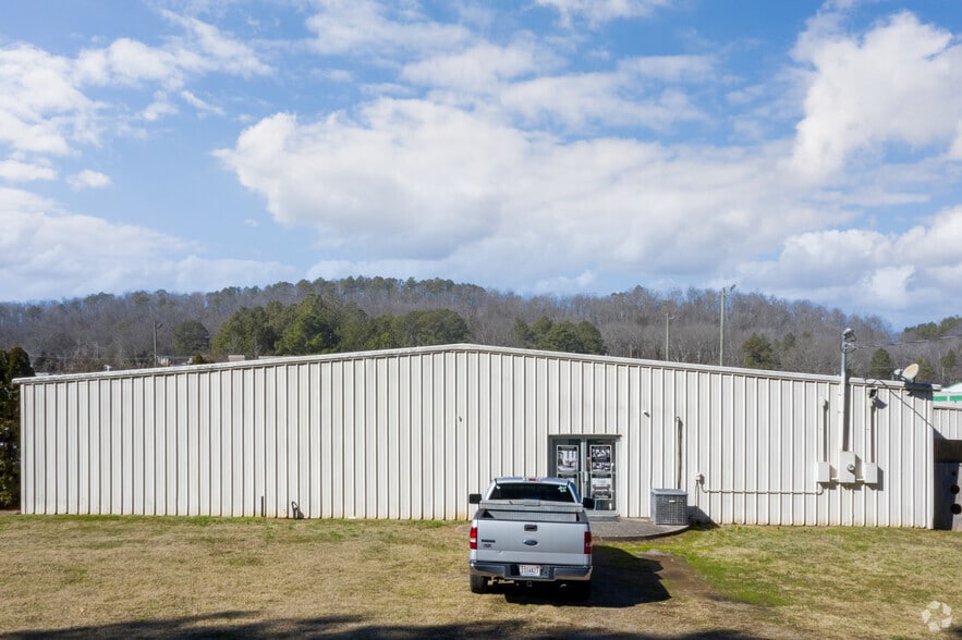 More Photos Of 2000 Clowdus Dr, Oneonta Freestanding For Sale