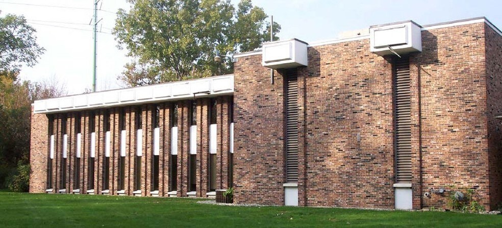 More Photos Of 280 Ann St NW, Grand Rapids Office For Lease