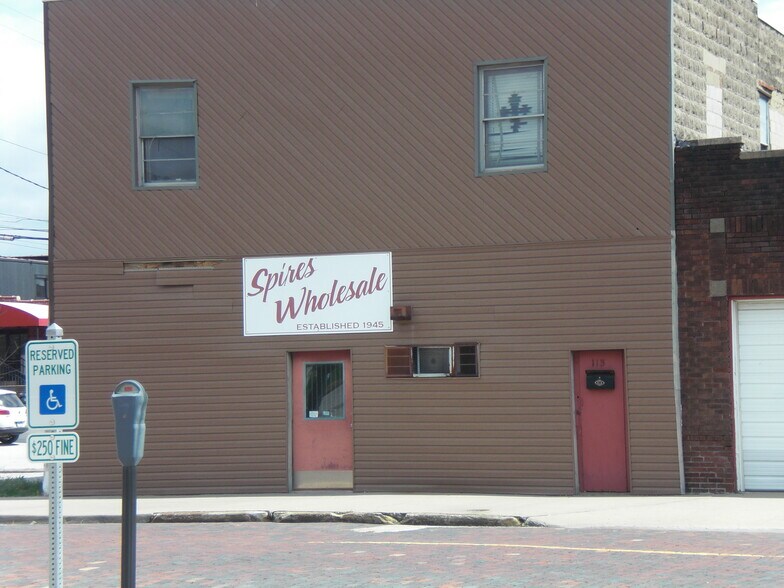 More Photos Of 113 S Washington St, Carbondale Flex For Sale