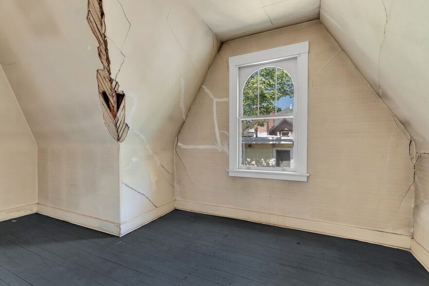 More Photos Of 51 Trumbull St, New Haven Office For Sale