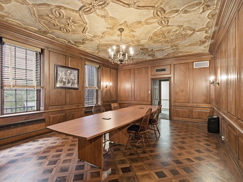 More Photos Of 121-123 E King St, Lancaster Office Residential For Sale