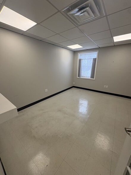 More Photos Of 296 Chelmsford St, Chelmsford Storefront Retail Office For Lease