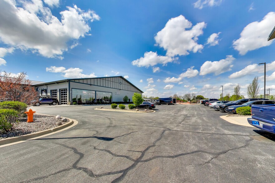More Photos Of 2244 Ferry Rd, Naperville Flex For Sale