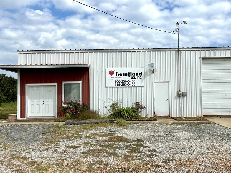 More Photos Of 825 New York Dr, Vandalia Storefront Retail Office For Sale