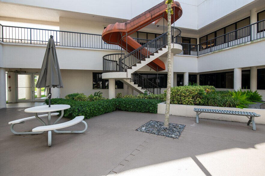More Photos Of 851 Broken Sound Pky NW, Boca Raton Office For Lease