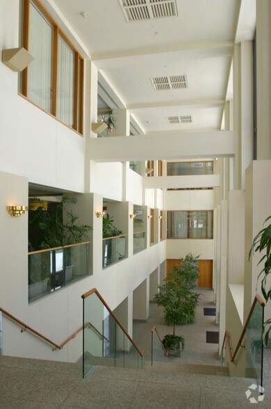 More Photos Of 10 Waterside Dr, Farmington Office For Lease