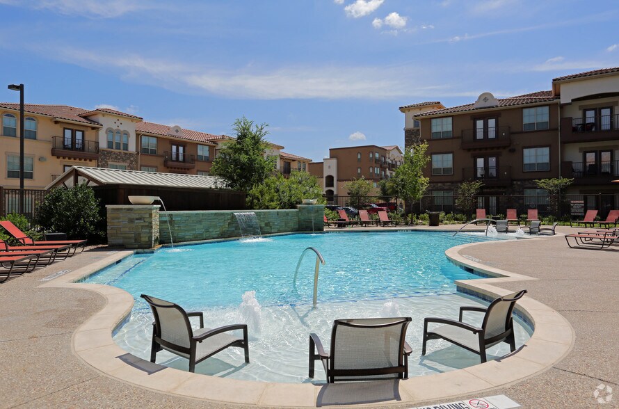 More Photos Of 1601 E Debbie Ln, Mansfield Apartments For Lease