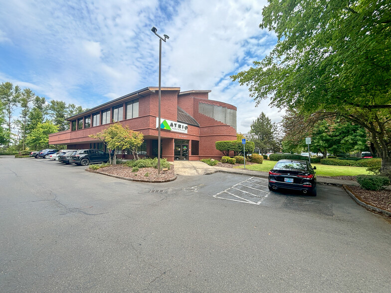 Primary Photo Of 2965 Ryan Dr SE, Salem Medical For Lease