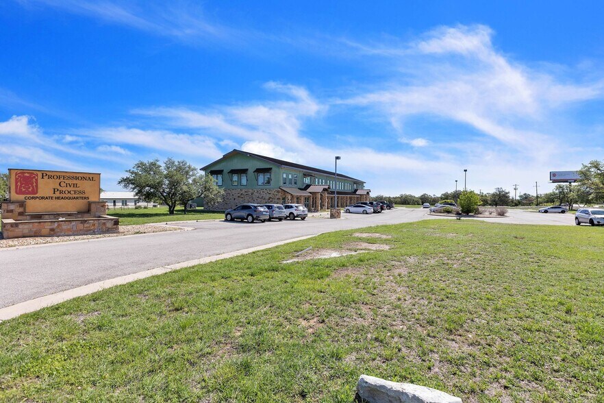 More Photos Of 103 Vista View Trl, Spicewood Office For Sale