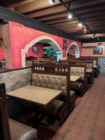 More Photos Of 300 Derby St, Salem Restaurant For Lease