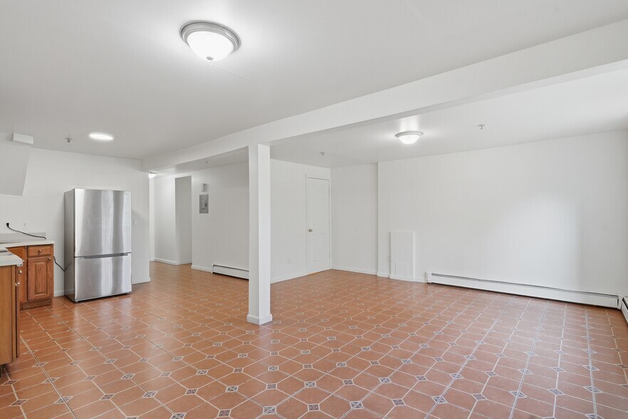 More Photos Of 10 Eastman Ter, Poughkeepsie Apartments For Sale