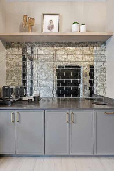 More Photos Of 1850 Glenview Rd, Glenview Apartments For Lease