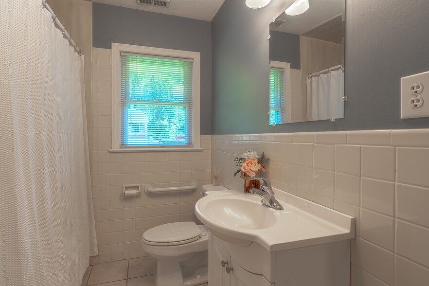 More Photos Of 3042 Brambleton Ave, Roanoke Office Residential For Sale