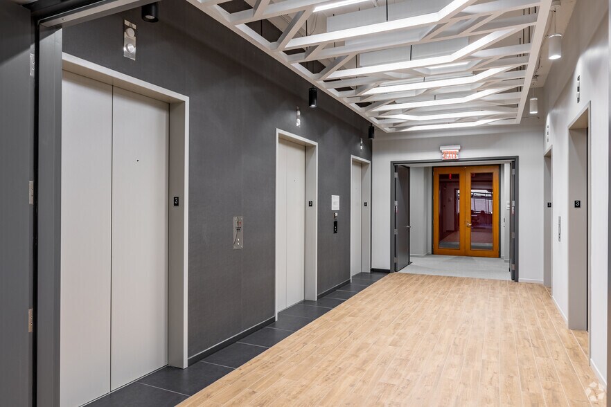More Photos Of 10 10th St, Atlanta Office For Lease