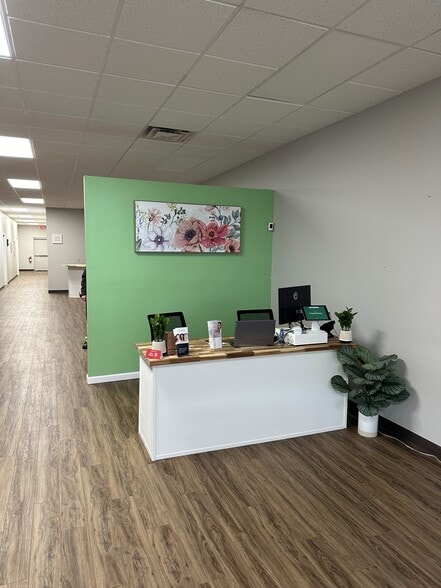 More Photos Of 5879-5891 S Transit Rd, Lockport Storefront For Lease