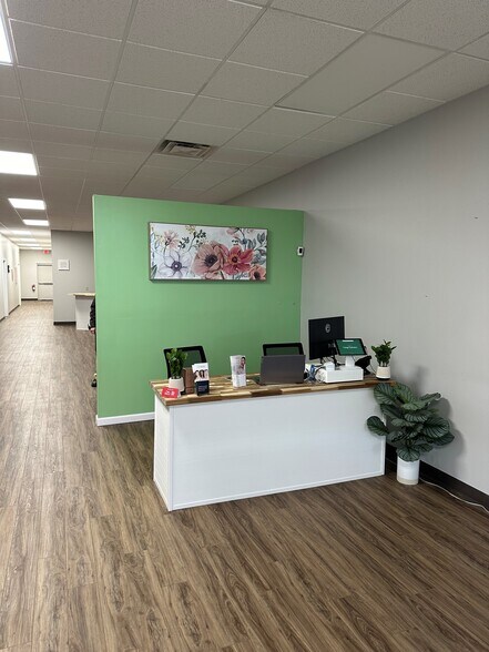 More Photos Of 5879-5891 S Transit Rd, Lockport Storefront For Lease