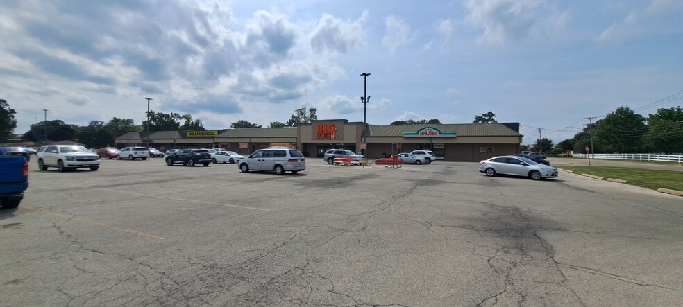 More Photos Of 185 N Kennedy Dr, Bradley Storefront For Lease