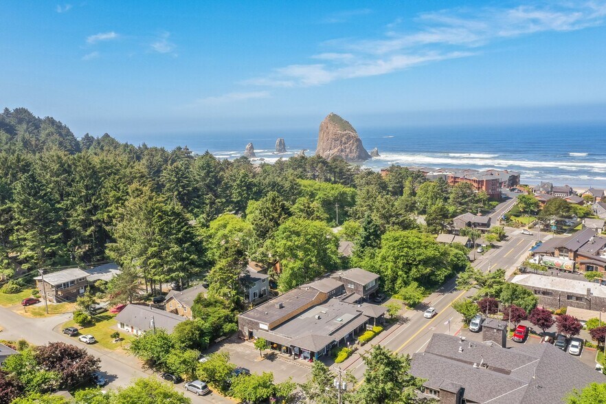 More Photos Of 171 Sunset Blvd, Cannon Beach Storefront Retail Residential For Sale
