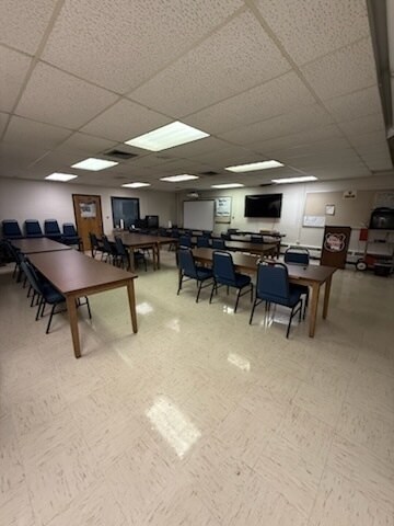 More Photos Of 851 S Rolling Meadows Dr, Fond Du Lac Office For Sale