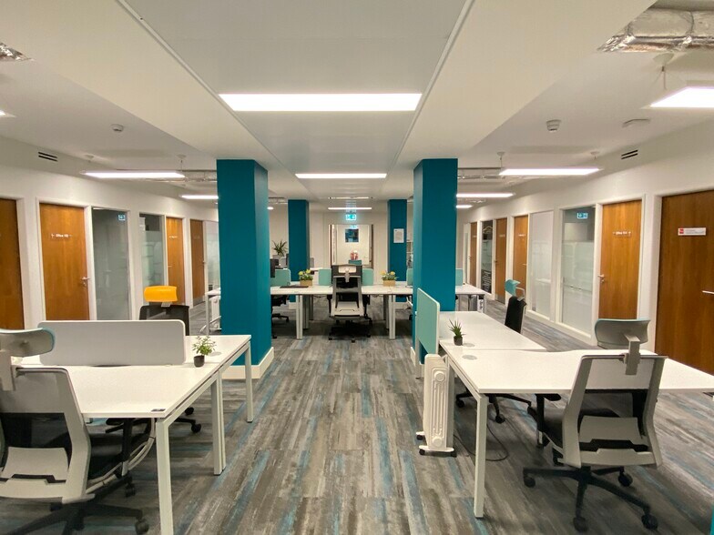 More Photos Of 1000 Great West Rd, Brentford Coworking Space