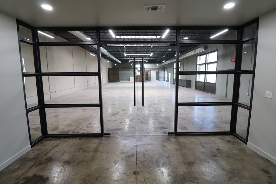 More Photos Of 702 W Commerce St, Dallas Loft Creative Space For Sale
