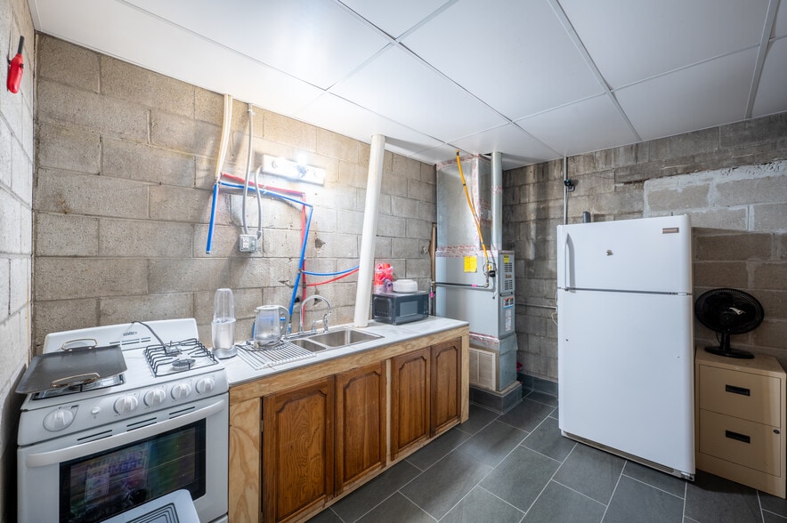 More Photos Of 312 E 14th St, Anderson Auto Repair For Sale