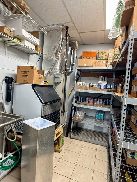 More Photos Of 4389 University Blvd S, Jacksonville Service Station For Sale