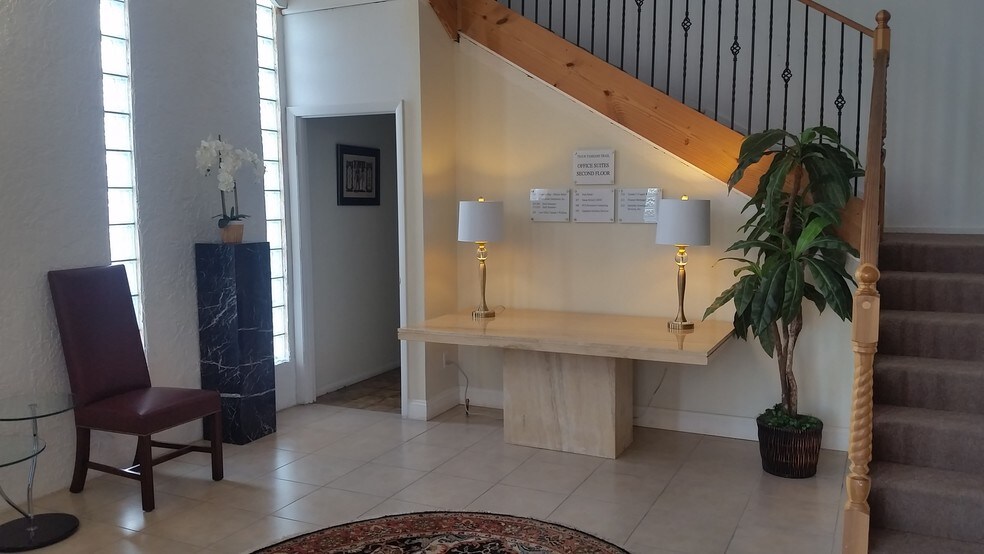 More Photos Of 7910 N Tamiami Trl, Sarasota Office For Lease