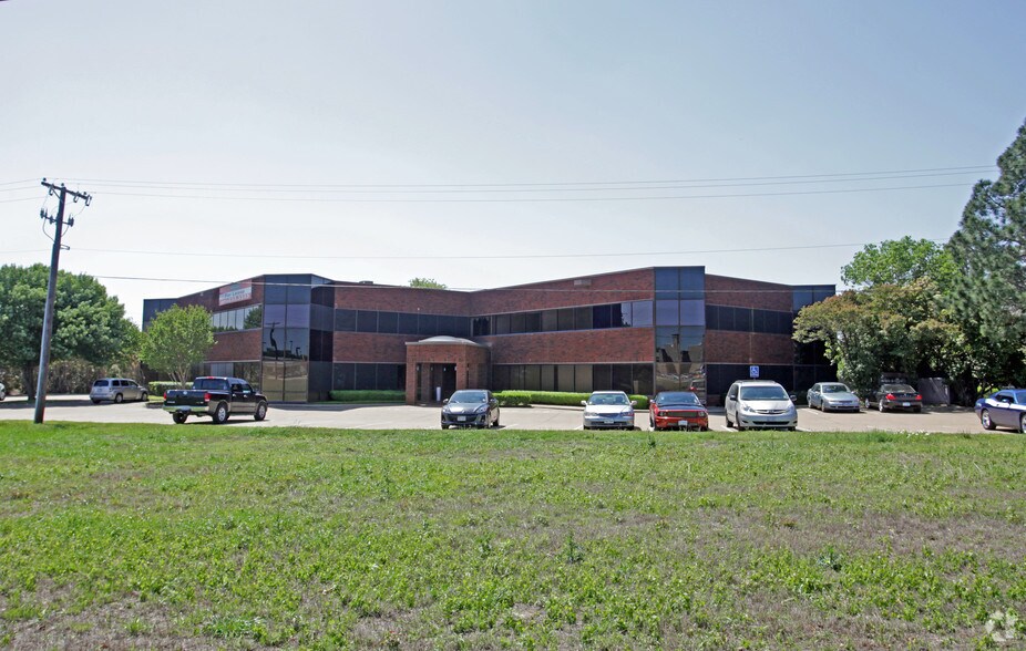 More Photos Of 1848 Norwood Plz, Hurst Office For Lease