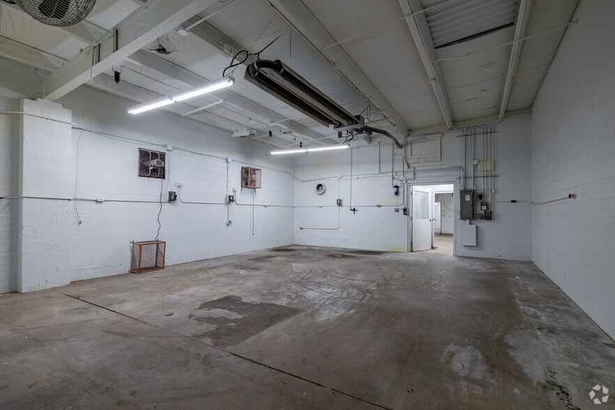 More Photos Of 1045 Eagon St, Barberton Manufacturing For Sale