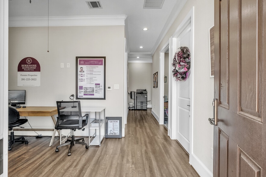 More Photos Of 12262 Queenston Blvd, Houston Unknown For Lease