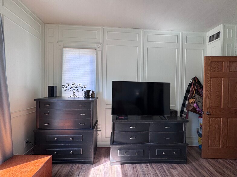 More Photos Of 1415 4th St, Fulton Storefront Retail Residential For Sale