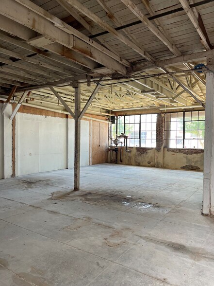 More Photos Of 1447 Park Ave, Emeryville Warehouse For Sale