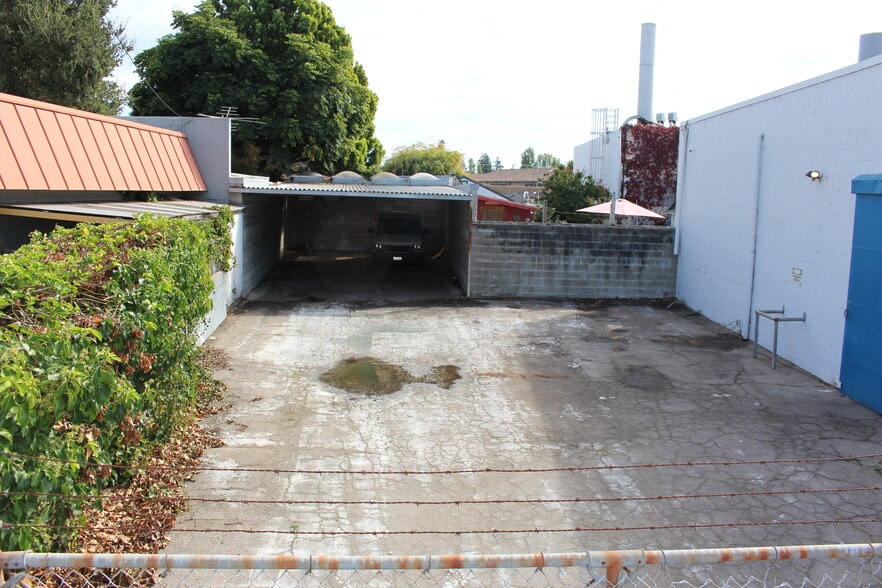 More Photos Of 142 Benito Ave, Santa Cruz Manufacturing For Sale