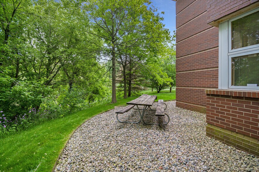 More Photos Of 7953 Adobe Rd, Kalamazoo Office For Sale