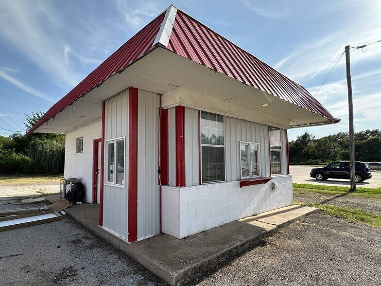 More Photos Of 110 W Carl Hubbell Blvd, Meeker Storefront Retail Office For Sale