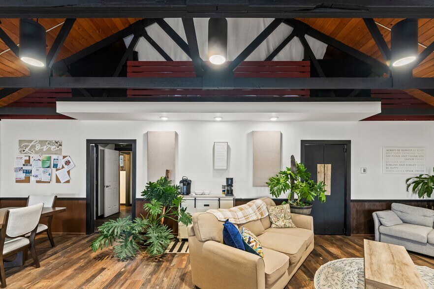 More Photos Of 2000 N 7th Ave, Bozeman Flex For Sale